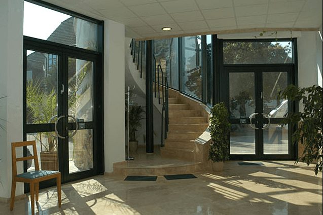 Aliplast-imperial-aluminium-window-system-debesto