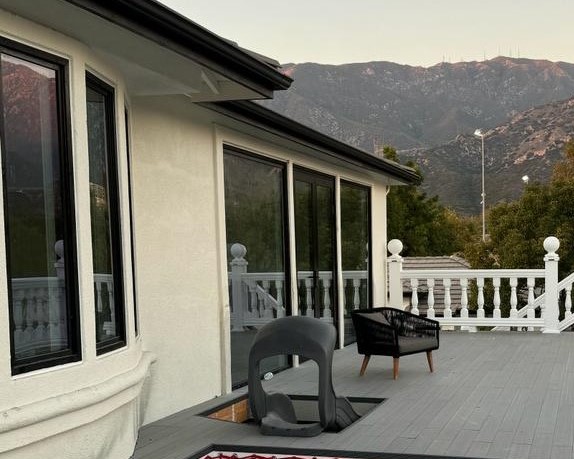 luxury-residence-black-aluminum-patio-doors-Aluprof-in-California